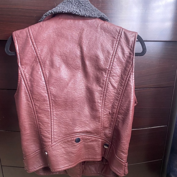 NWOT BURGUNDY FAUX LEATHER MOTO VEST - Picture 8 of 11